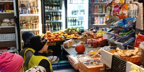 Powiększ grafikę: "Motylki" robią zakupy w sklepie