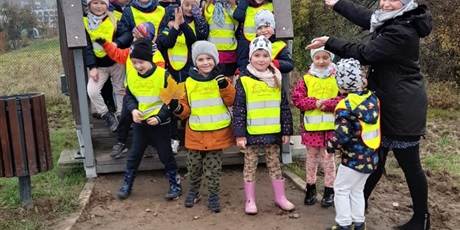 Powiększ grafikę: radość dzieci na szczycie