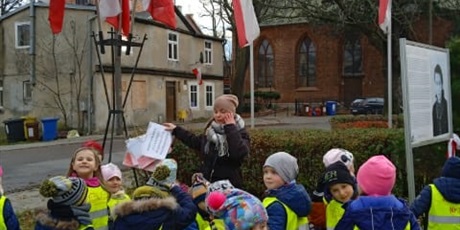 Powiększ grafikę: przy flagach