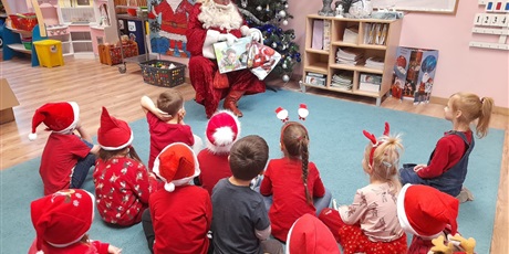 Powiększ grafikę: Święty Mikołaj pokazuje prezent jaki otrzymają dzieci - Mikroskop