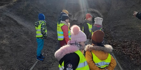 Powiększ grafikę: Dzieci na wycieczce w Parku Oruńskim