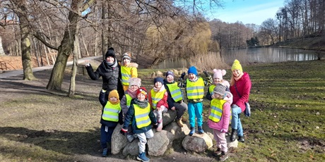 Powiększ grafikę: Grupowe zdjęcie Motylki z panią Oliwią i panią Moniką