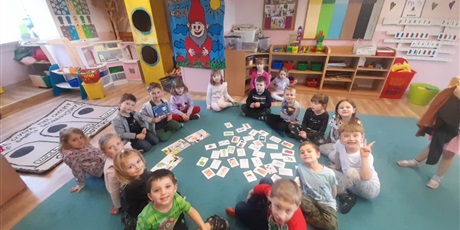 Powiększ grafikę: Zabawy dydaktyczne na dywanie