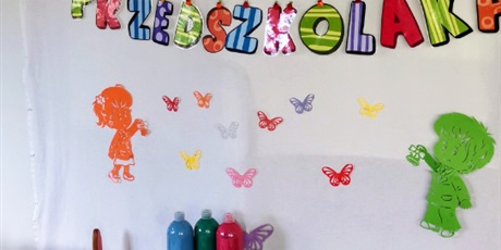 Powiększ grafikę: dzień przedszkolaka, stempelki w kronice