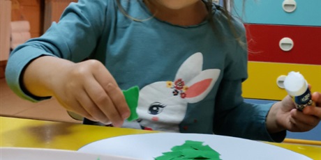 Powiększ grafikę: wyklejanie sygnalizatora praca plastyczna