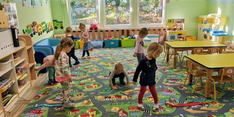 Powiększ grafikę: zabawa z wstazkami