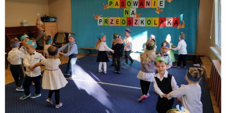 Powiększ grafikę: Pasowanie na Przedszkolaka, występ artystyczny