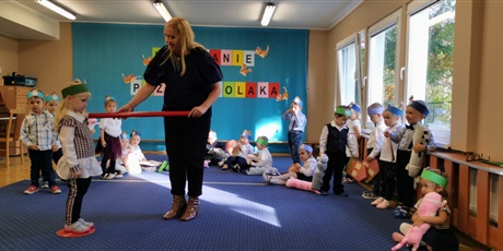 Powiększ grafikę: Laura jest pasowana na przedszkolaka