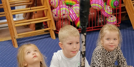 Powiększ grafikę: zajęcia z fizykiem - eksperymenty, jak wyglądają bakterie?