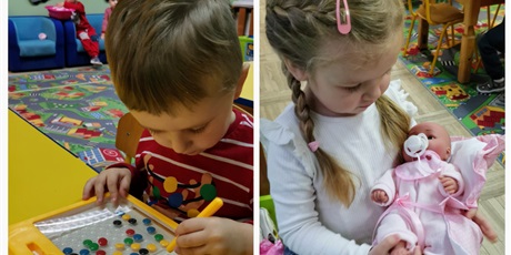Powiększ grafikę: dzieci bawią się zabawkami od Mikołaja