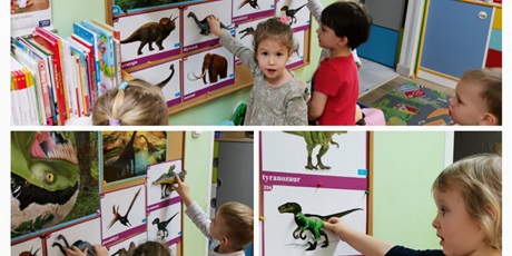Powiększ grafikę: Dzieci porównują figurki dinozaurów z obrazkami - dopasowują je