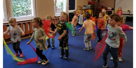 Powiększ grafikę: Zajęcia JUST DANCE - taniec z chustami